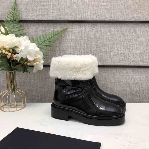 NEW Good quality designer snow boots in winter Top quality snow boots Designer snow boots,size:35-40,WITH BOX Dust bag card