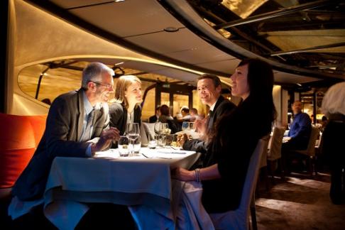 Bateaux Parisiens Dinner Cruise 18.15