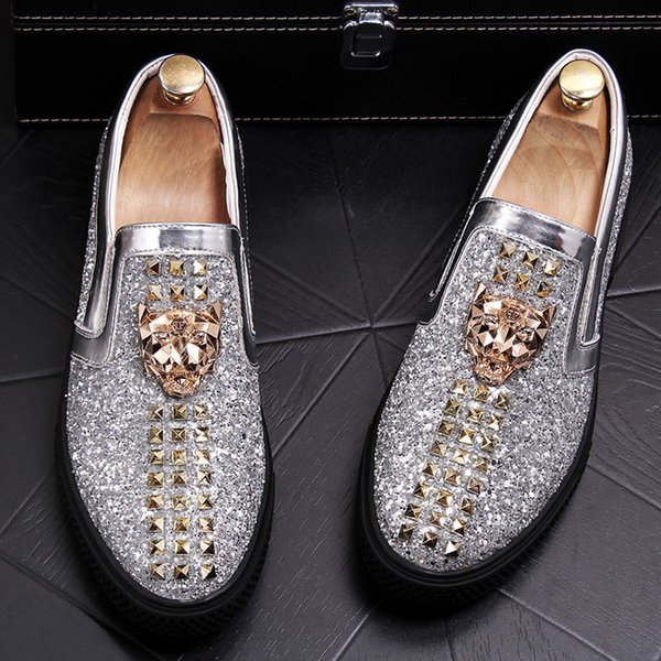 2021 New Luxury Men's Fashion Casual Shoes Gold/green/red Glitter Leisure Slip on Rivets Loafers Man Party Weeding Dress Shoes AXX976